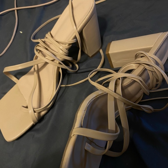 wide width nude heels straps - Picture 2 of 2